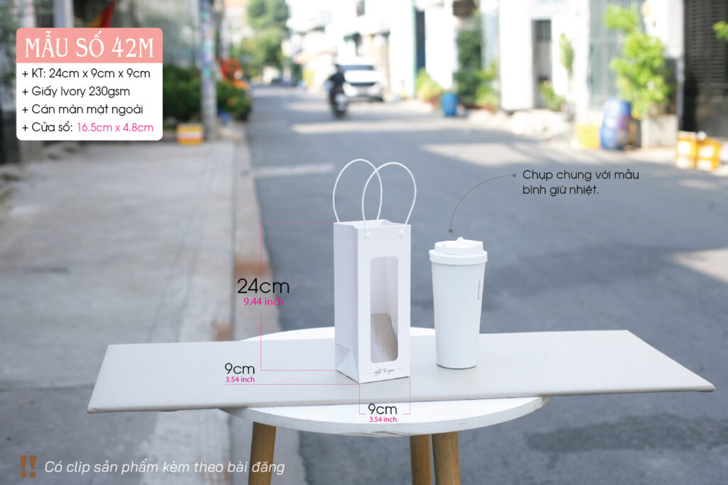 Túi 42 size M thích hợp đựng bình giữ nhiệt làm quà tặng.