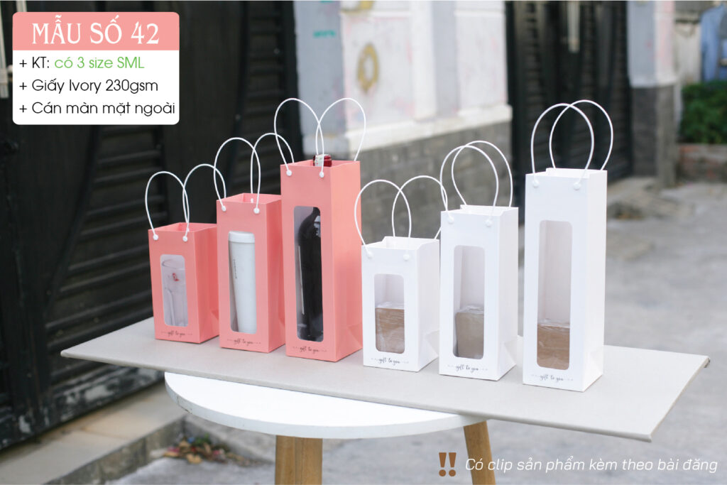 Túi đyá vuông dáng đứng hiện tại có 3 size SML và 2 màu để lựa chọn.