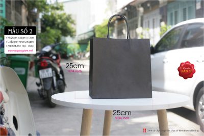 Túi được sản xuất từ giấy kraft Nhật có định lượng 230gsm nên cảm giá cầm rất chắc chắn. Thích hợp đựng quần áo.