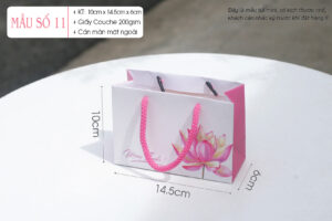 Túi có họa tiết hình Hoa sen - Kích thước: 10cm x 14.5cm x 6cm.