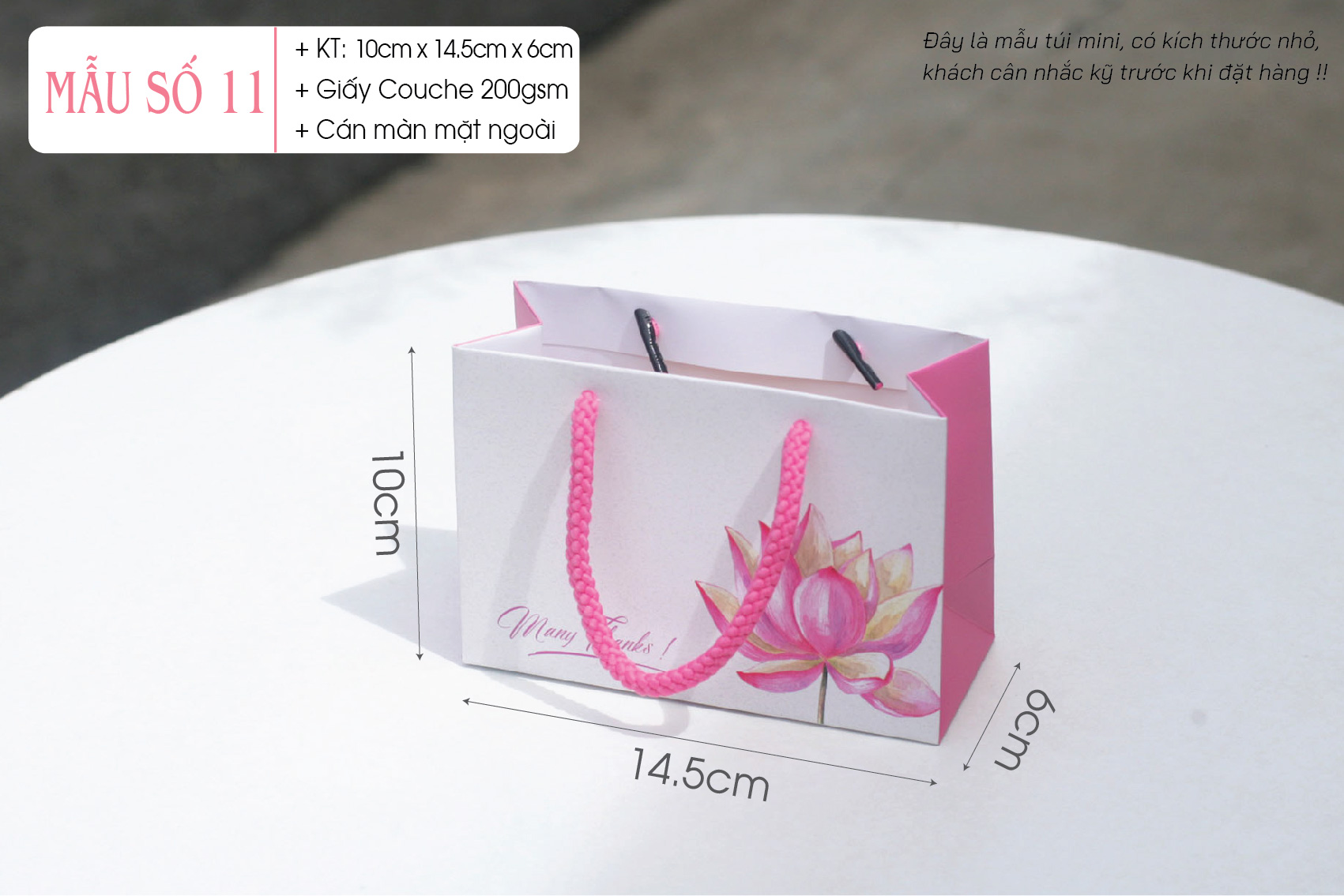 Túi có họa tiết hình Hoa sen - Kích thước: 10cm x 14.5cm x 6cm.