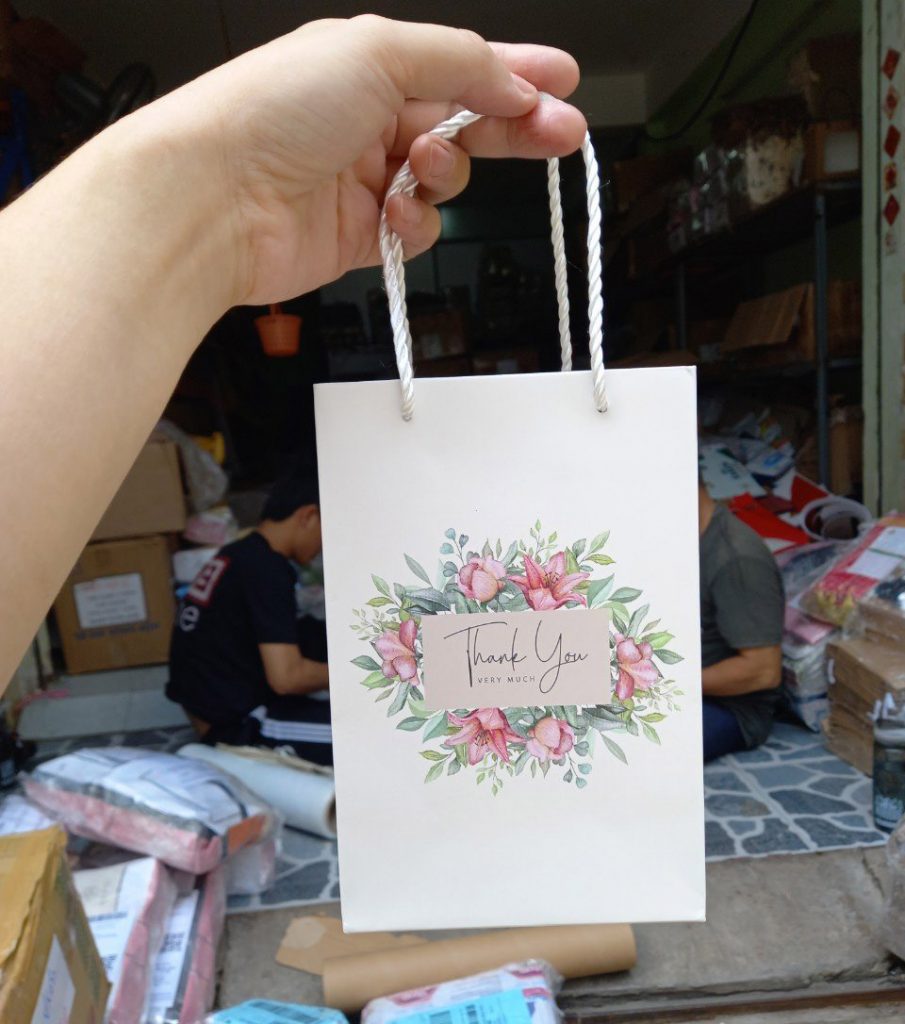 Túi giấy in họa tiết được cty Vũ Thị sản xuất - Không có chi nhánh tại chợ lớn - Patterned paper bags