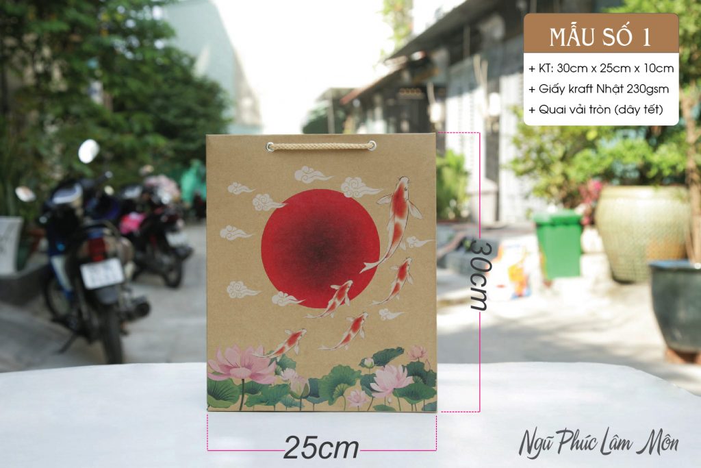 Túi giấy kraft có họa tiết cá chép mang không khí mùa xuân khổ A4 do cty Vũ Thị sản xuất và phân phối.