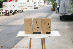 hiện tại có 2 size S và M. Đựng vừa 1 chai và 2 chai rượu vang 750ml.