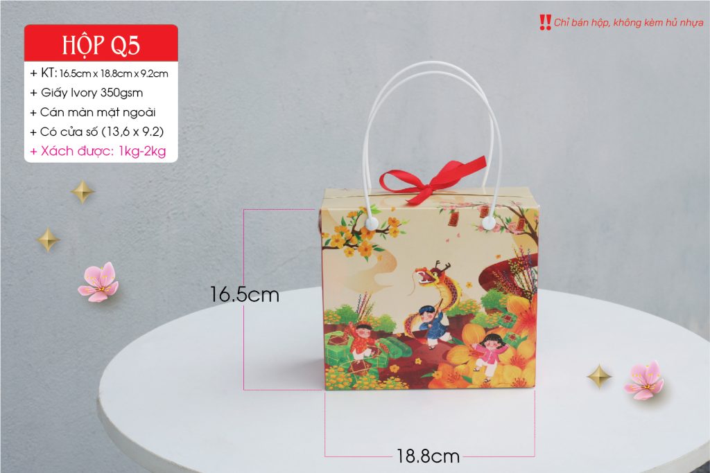 Hộp Q5 có thể dùng để đựng 2 hủ khô heo hoặc khô gà làm quà tặng trong dịp tết hộp đựng khô heo