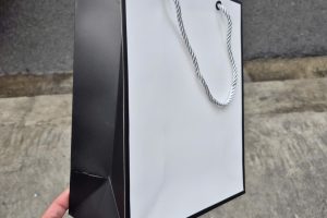 Mẫu túi giấy đẹp quai vải xoắn - Được sản xuất; phân phối bởi cty Vũ Thị