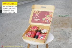 Hộp đủ không gian để đựng vừa 1 set quà tặng dịp Tết.