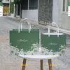 Túi giấy có 2 kích thước phù hợp với các loại quà tặng khác nhau, từ nhỏ đến lớn, giúp khách hàng dễ dàng lựa chọn.