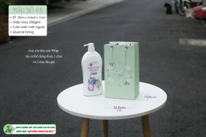 Túi đựng được 1-2 chai sữa tắm, dầu gội. Phù hợp để làm túi quà tặng trong các dịp lễ dành cho phái nữ như Quốc tế Phụ nữ hoặc ngày Phụ nữ Việt Nam...